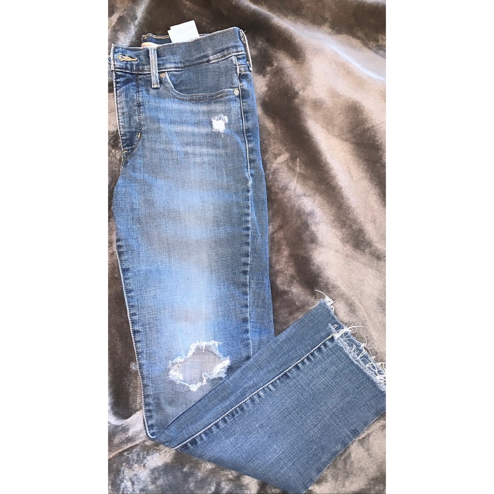 Levi’s ripped jeans